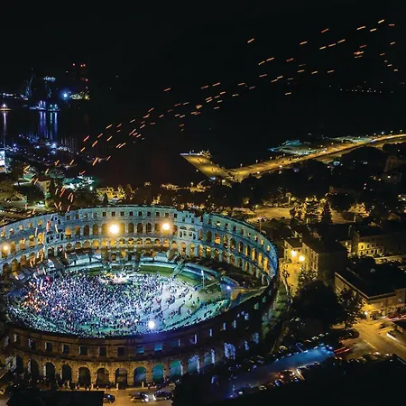 Vakantiehuis Stunning In With Wifi