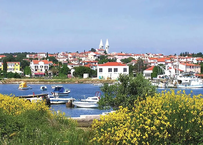 Vakantiehuis Stunning In With Wifi Ližnjan